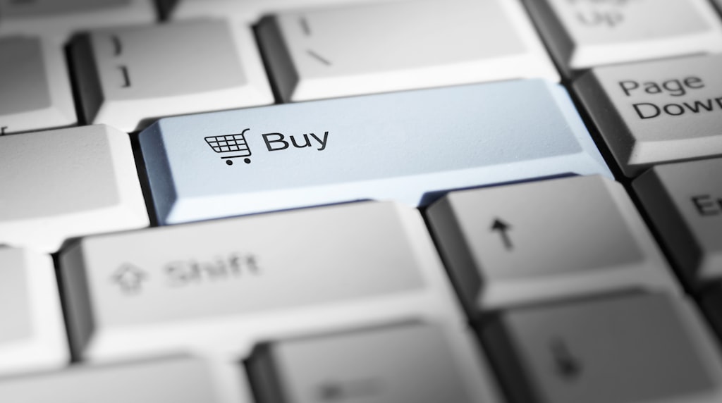 Teclado com botão de compra online, tema de e-commerce