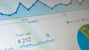 Tela de computador exibindo um gráfico de métricas de desempenho de site
