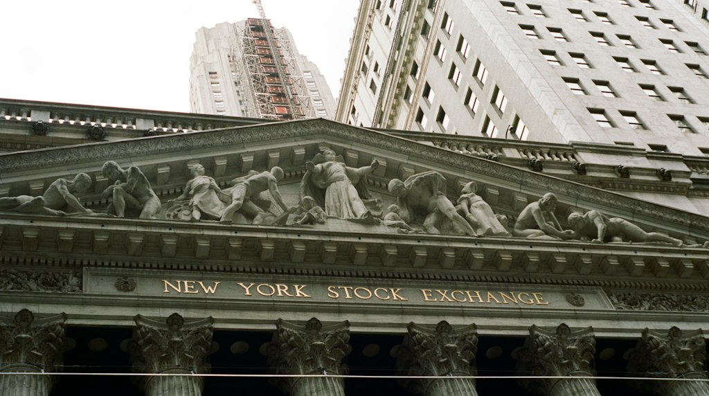 Fachada do predio da bolsa de valores de Nova York