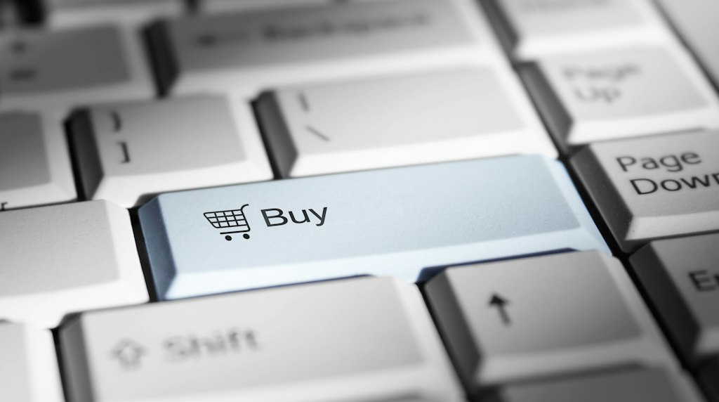 Teclado com um botão de compra, representando ofertas no e-commerce