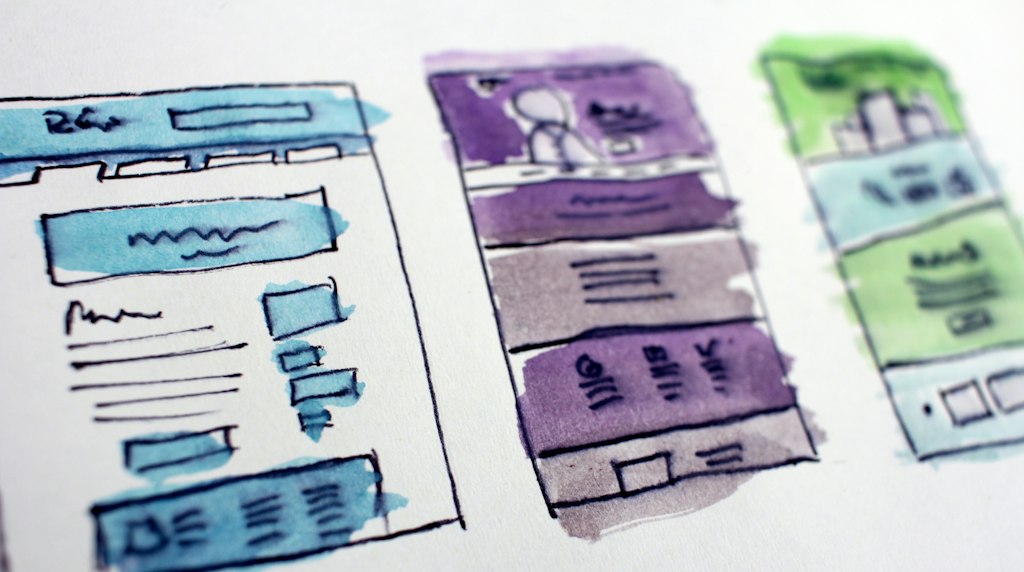 Esboços de layouts de sites em papel